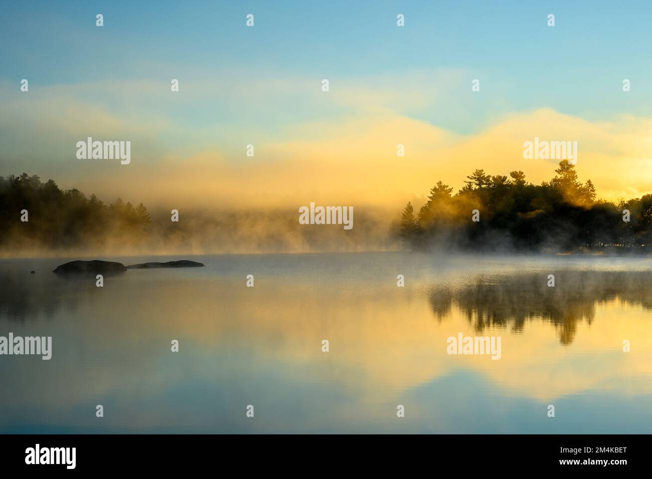 George Lake at Dawn, Killarney Provincial Park, Ontario, Canada Foto Stock