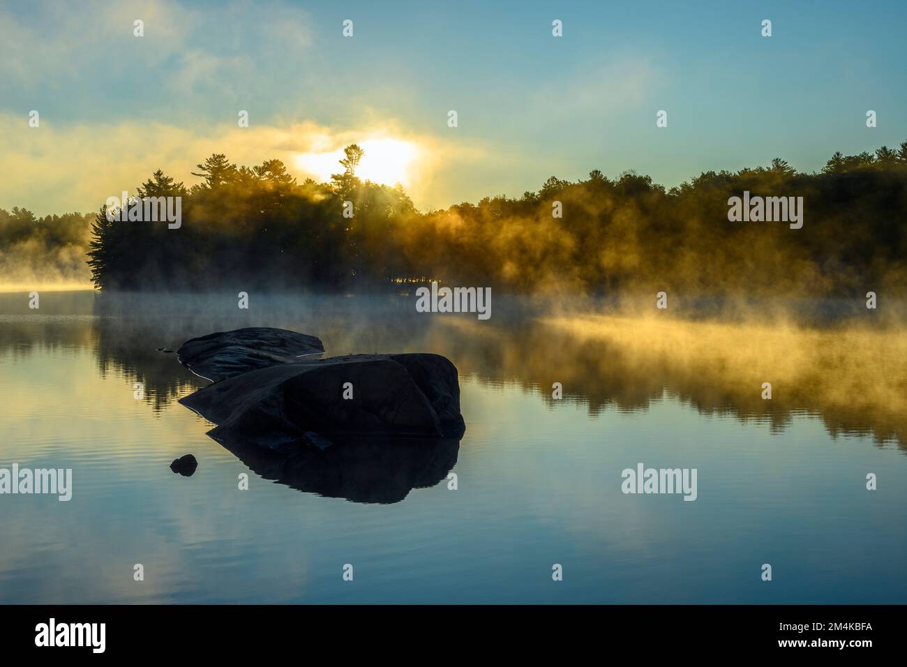 George Lake at Dawn, Killarney Provincial Park, Ontario, Canada Foto Stock