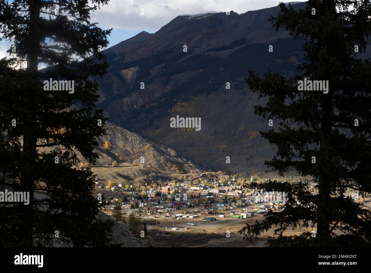 Silverton, Colorado, una piccola città delle montagne di San Juan lungo l'autostrada da milioni di dollari. Foto Stock