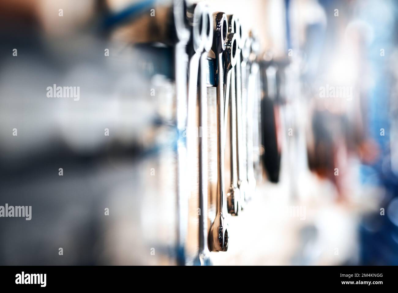 Tutto il necessario per risolvere ciò che è rotto. attrezzi in officina. Foto Stock