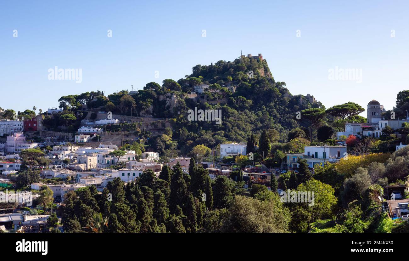 Città turistica sull'isola di Capri, nel Golfo di Napoli. Foto Stock