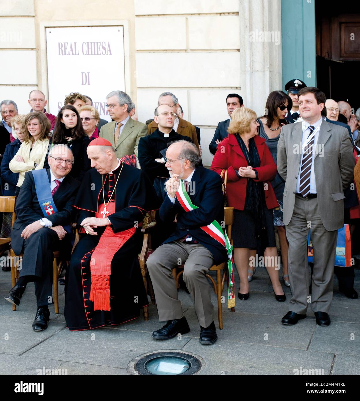 Piemonte Torino esposizione della Sindone nel 2010 ha lasciato il Presidente della Provincia di Torino Saitta, il Severino Cardinale Poletto e l'ingegnere di destra Alfieri Baradello - il Cardinale Poletto è morto il 17 dicembre 2022 Foto Stock