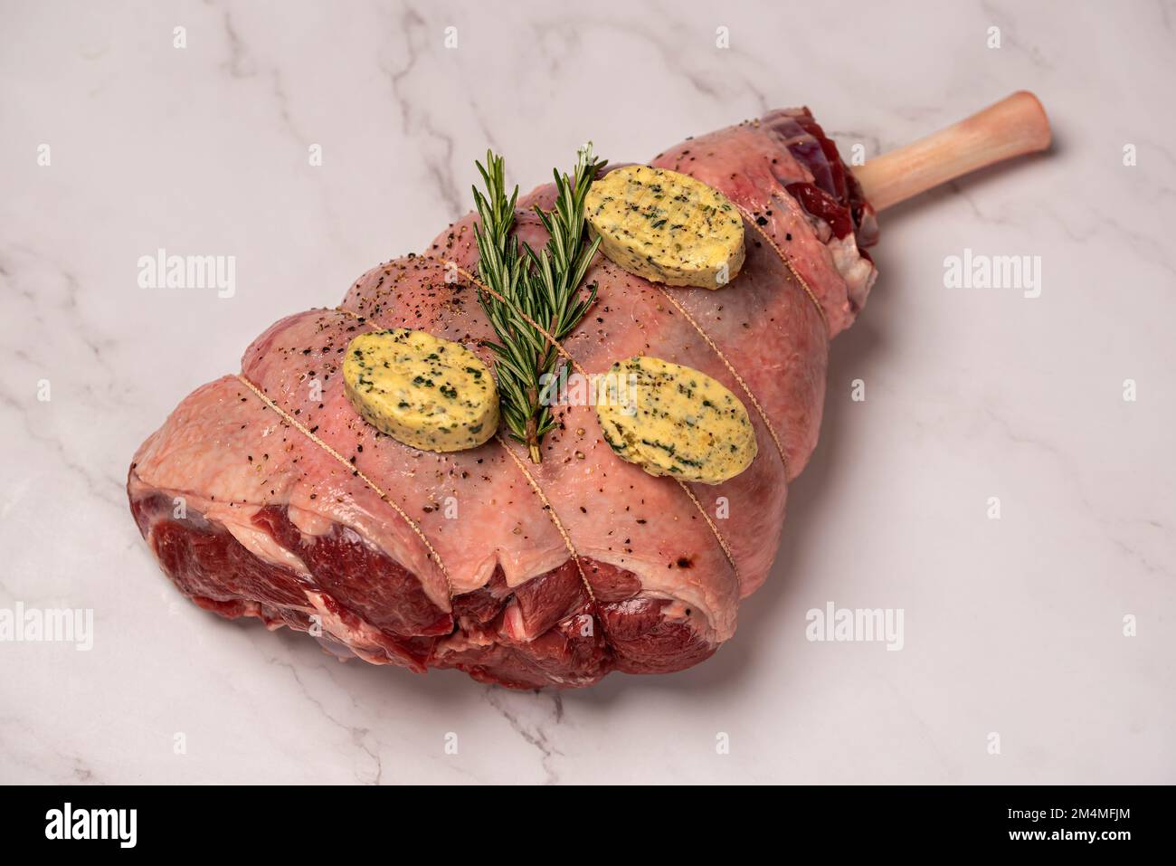 Fotografia alimentare di agnello crudo, carni fresche, mouton, giunture, macelleria, osso Foto Stock