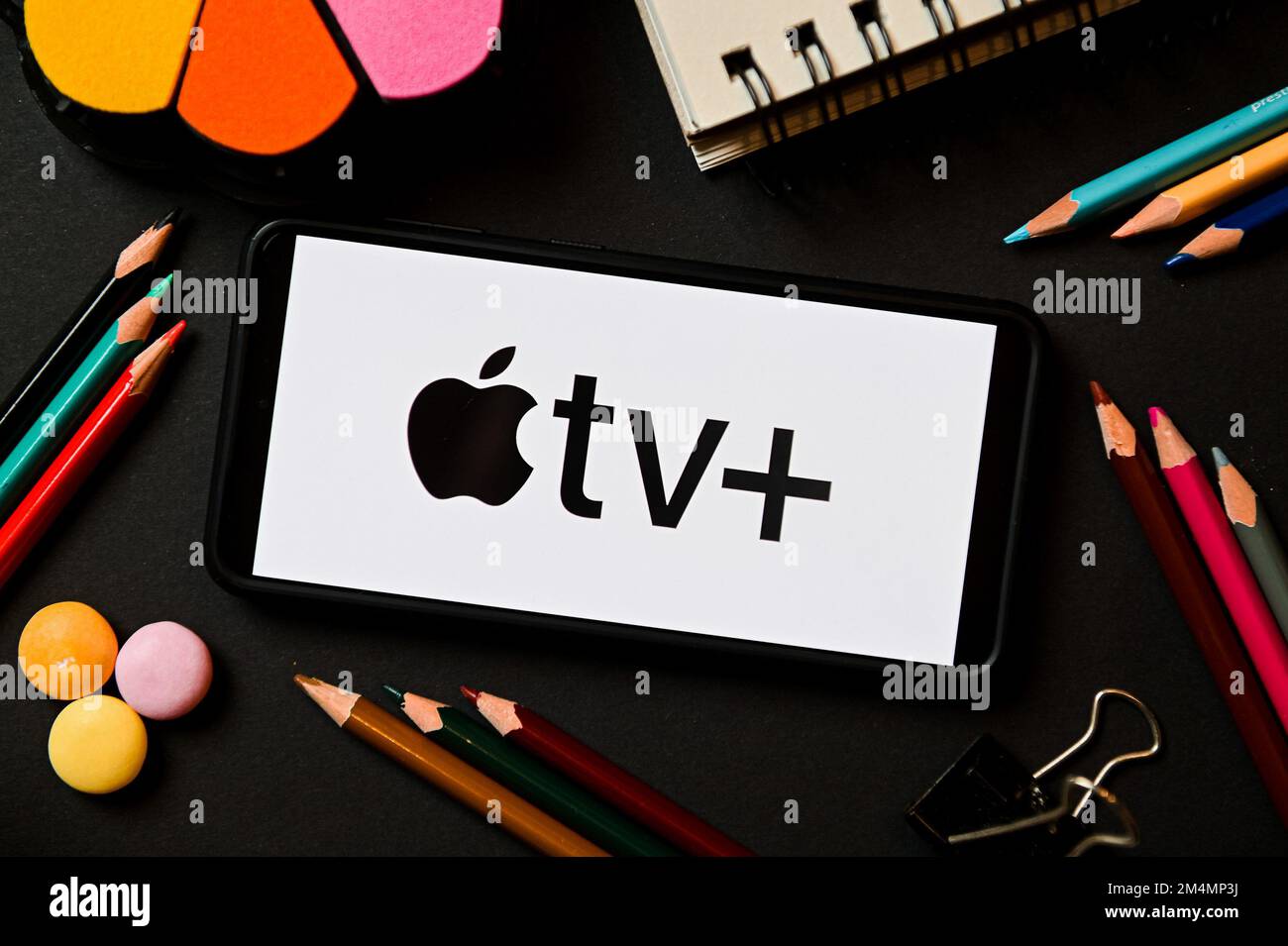 Polonia. 17th Dec, 2022. In questa immagine, sullo smartphone viene visualizzato il logo Apple TV. (Credit Image: © Mateusz Slodkowski/SOPA Images via ZUMA Press Wire) Foto Stock