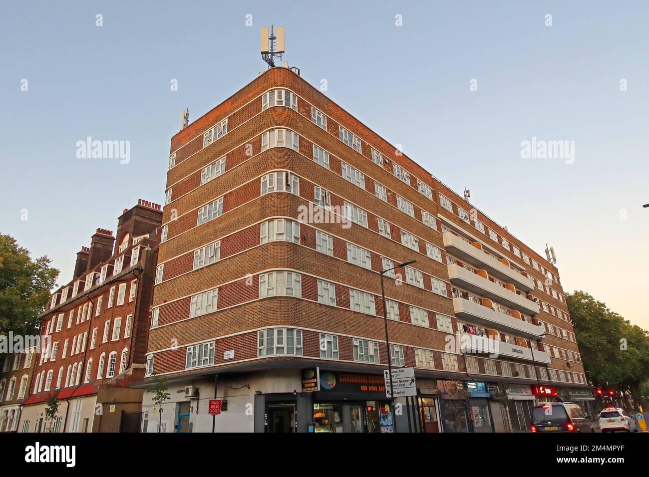 Downs Court 1930s edificio residenziale, costruzione di strutture in cemento, progetto di edilizia sociale, Amhurst Rd, Lower Clapton, Londra E8 1AU Foto Stock