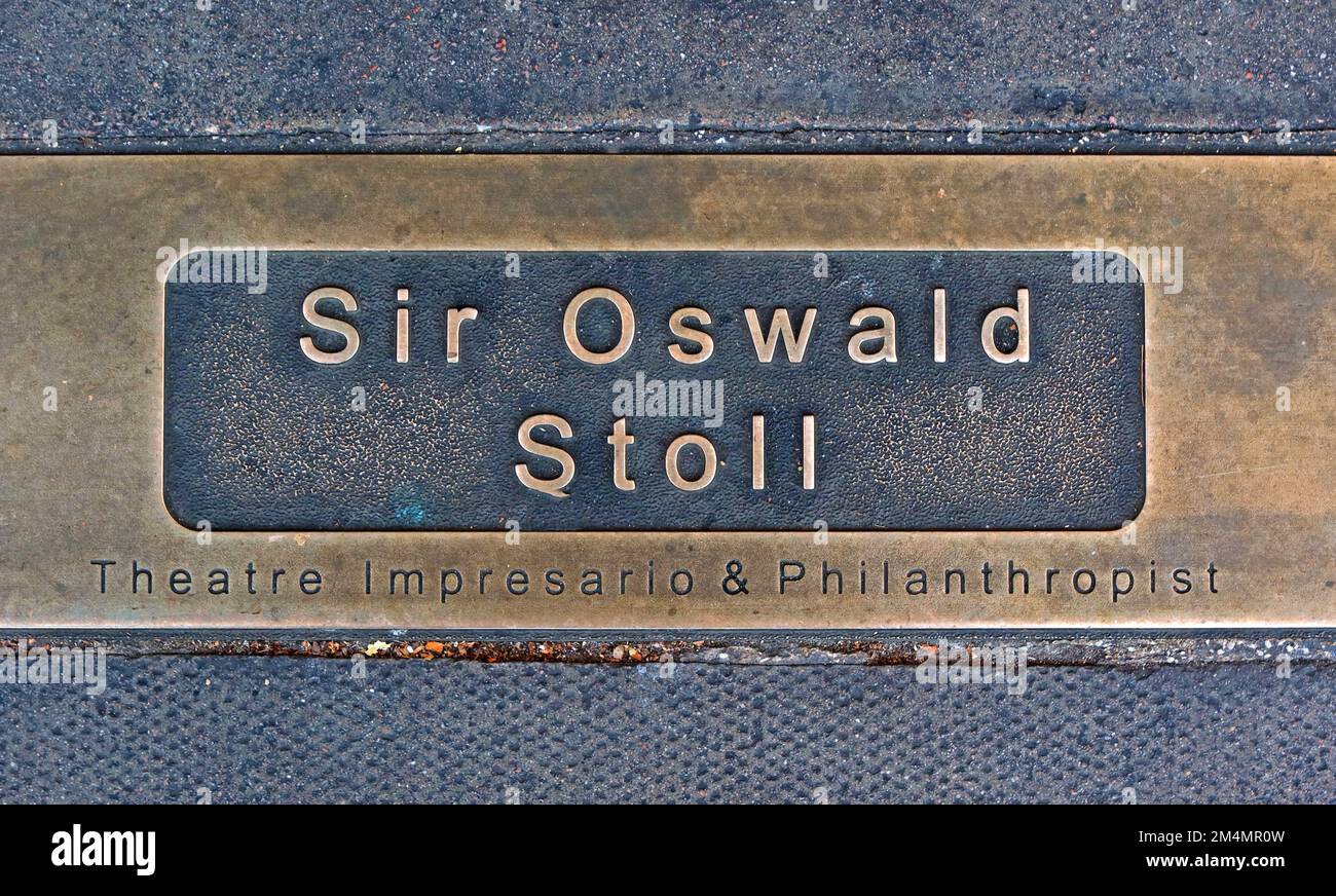 Sir Oswald Stoll, targa commemorativa fuori dal teatro Hackney Empire, 291 Mare Street, Londra, Inghilterra, Regno Unito, E8 1EJ Foto Stock