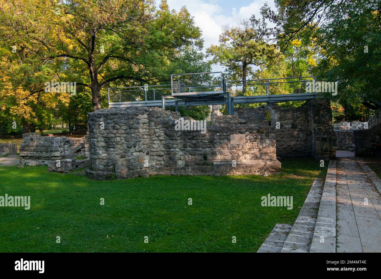 Rovine del Convento Domenicano a Margaret Island - Budapest, Ungheria Foto Stock