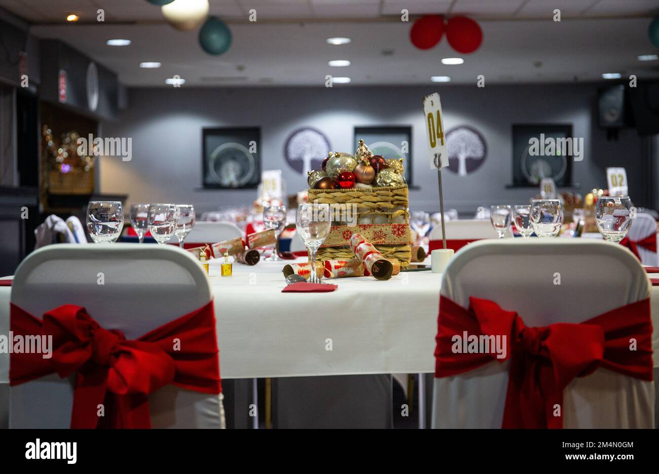 La sala funzioni è allestita per un evento natalizio durante la stagione festiva nel Regno Unito Foto Stock