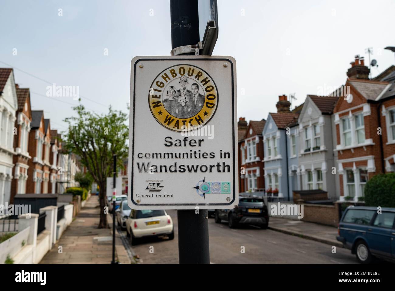 Londra - Settembre 2022: Cartello Neighbourhood Watch su Residential Street a Wandsworth sud-ovest di Londra Foto Stock