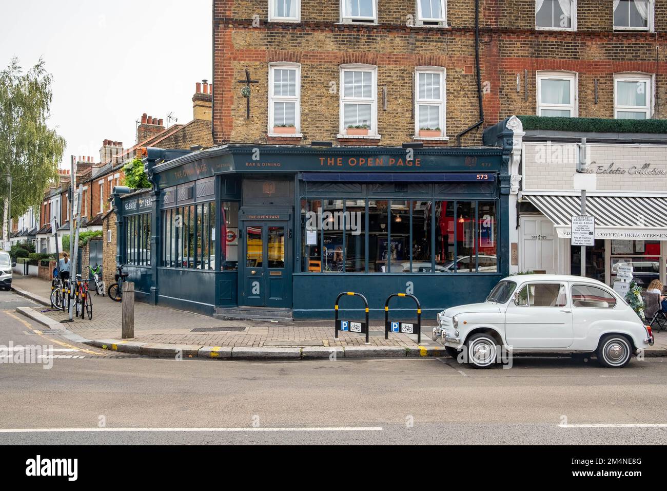 Londra - Settembre 2022: Ristorante su Garratt Lane a Earlsfield, sud-ovest di Londra Foto Stock