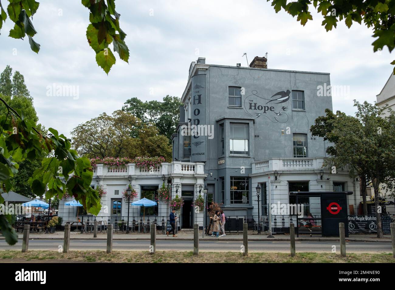 Londra - Settembre 2022: The Hope pub on Bellevue Road by Wandsworth Common, una zona residenziale del sud-ovest di Londra Foto Stock