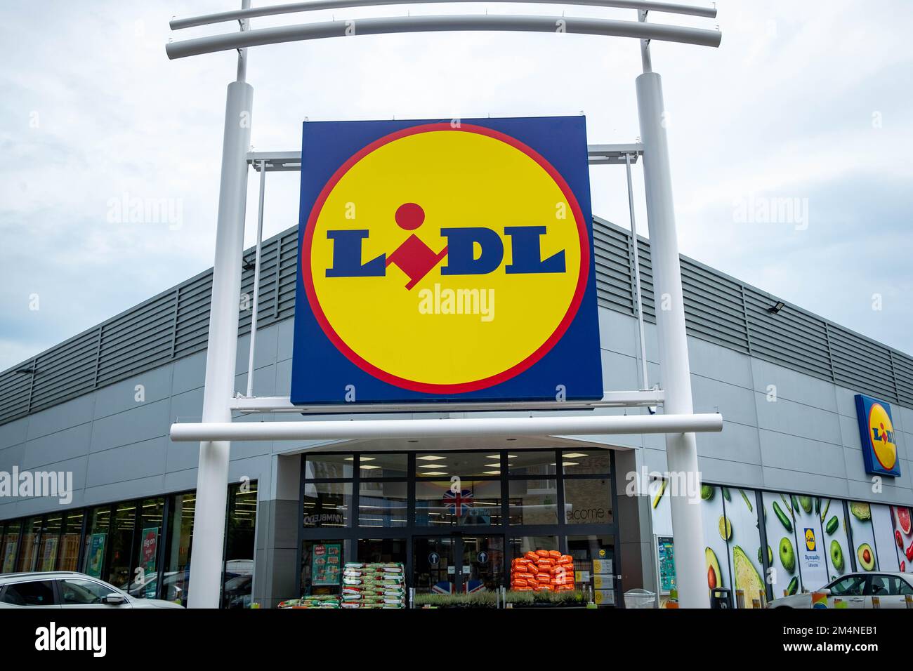 Londra - Settembre 2022: Supermercato Lidl sul parco al dettaglio Plough Lane Foto Stock