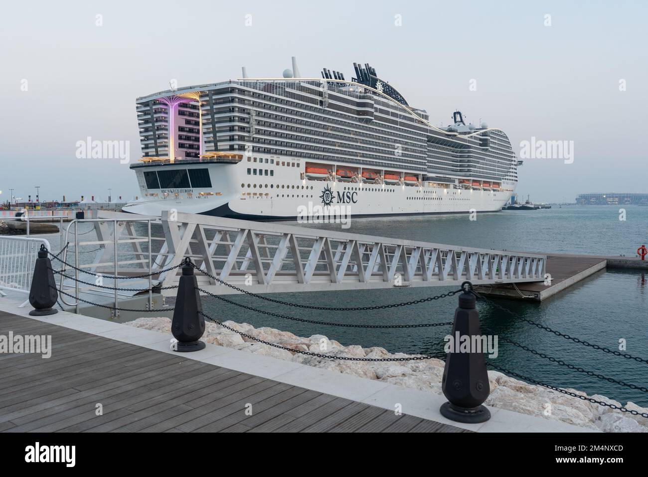 L'hotel MSC Poesia offre un'esperienza unica per i tifosi della Coppa del mondo FIFA in Qatar. Foto Stock