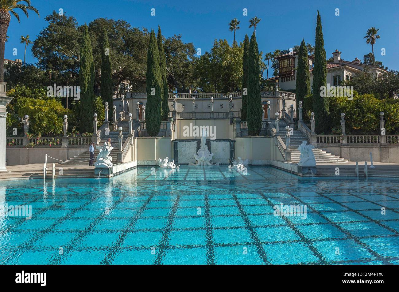 14 novembre 2011, San Simeon, CA, USA: L'opulenta piscina Neptune al castello Hearst di San Simeon, CA. Foto Stock