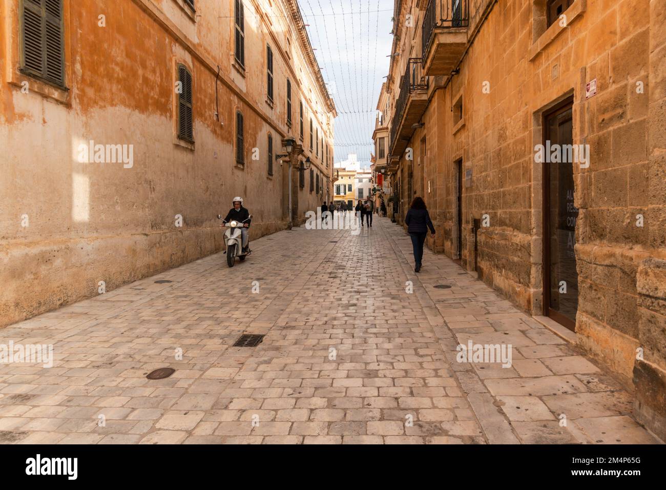 Strada principale, Ciutadella de Menorca, Isole Baleari, Spagna. Foto Stock