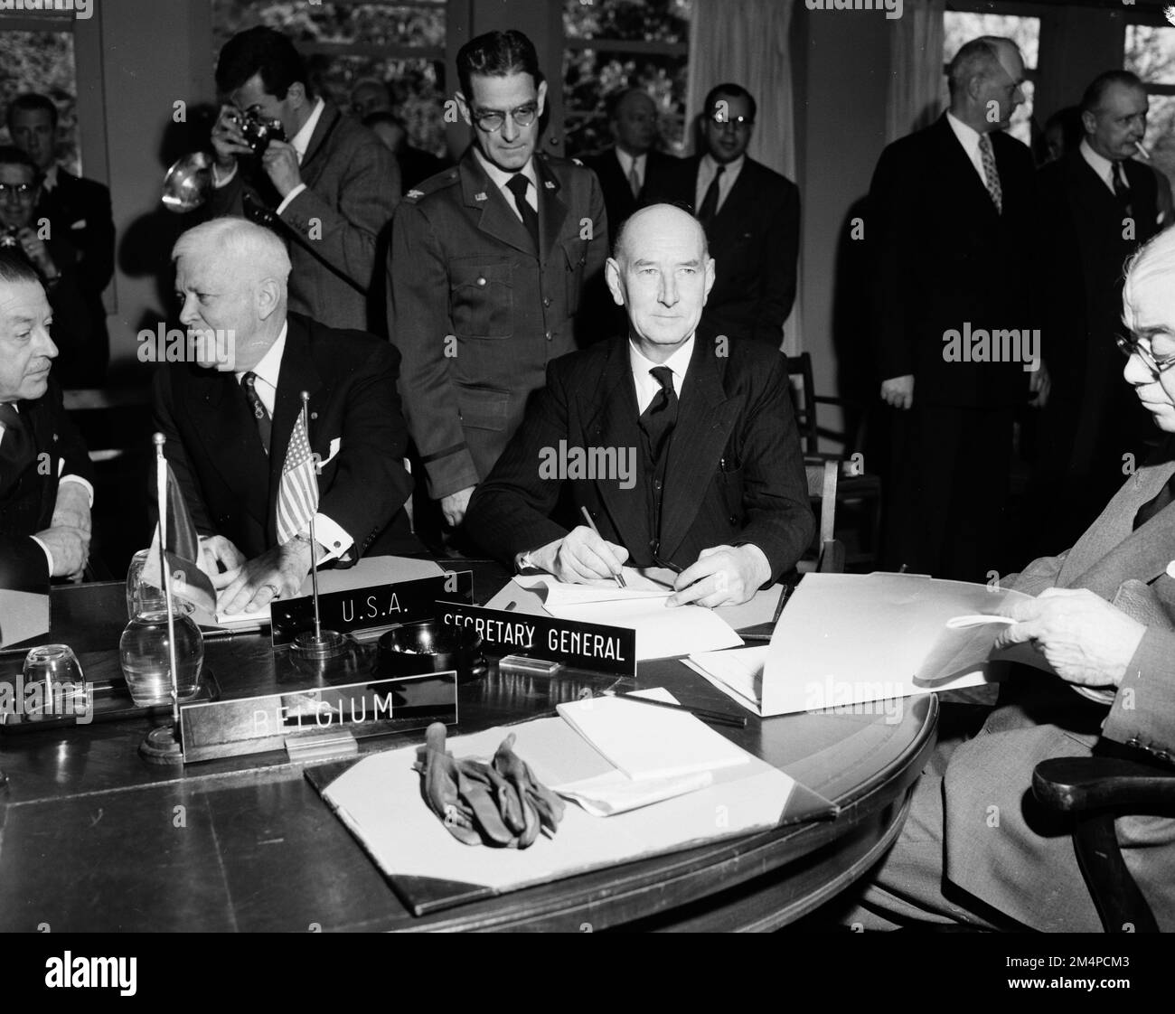 Contratto offshore - Firma NATO. Fotografie dei programmi di Marshall Plan, mostre e personale Foto Stock