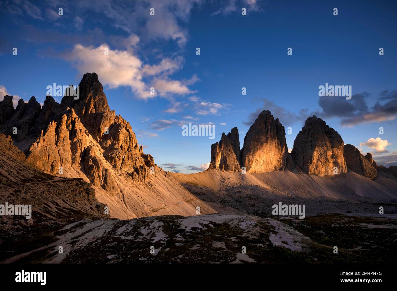 Paternkofel, tre cime, a nord, alla luce della sera, Alto Adige, Trentino, Dolomiti di Sesto, Italia Foto Stock