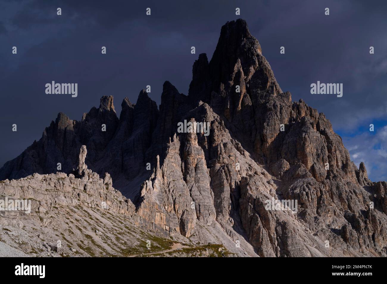 Atmosfera tempestosa, Paternkofel, Alto Adige, Trentino, Dolomiti di Sesto, Italia Foto Stock