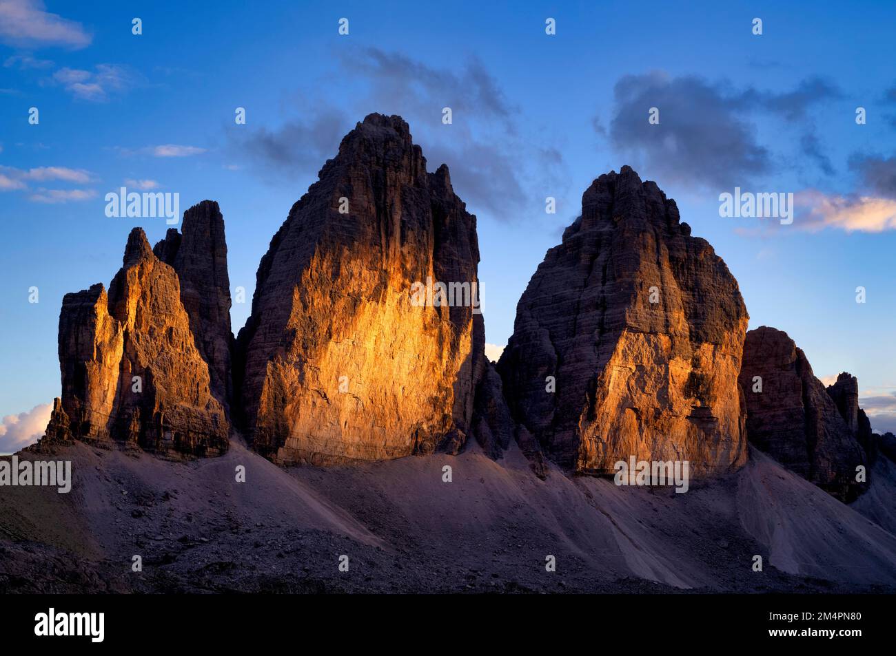 Tre cime, a nord, alla luce della sera, Alto Adige, Trentino, Dolomiti di Sesto, Italia Foto Stock