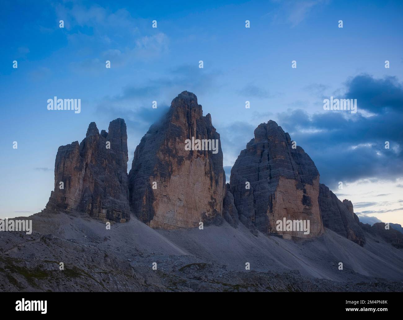 Tre cime, a nord, alla luce della sera, Alto Adige, Trentino, Dolomiti di Sesto, Italia Foto Stock