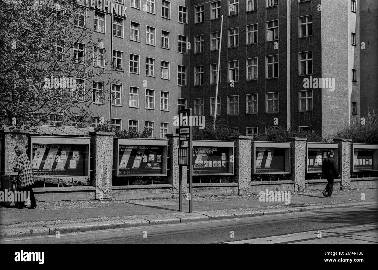 GDR, Berlino, 23. 04. 1989, VEB Verlag Technik, Oranienburger Strasse, bacheche Foto Stock