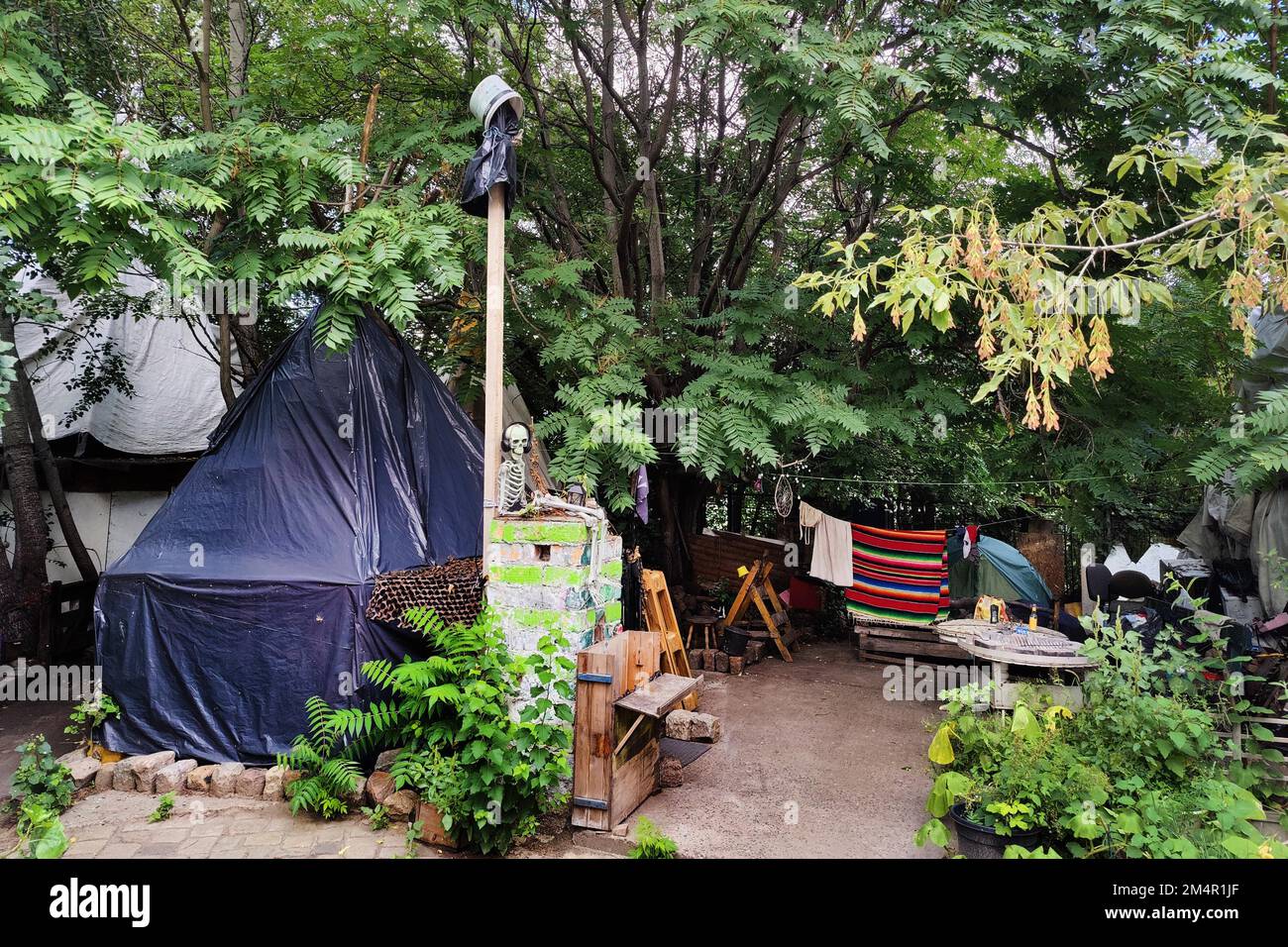 Scena a Paula-Thiede-Ufer sulla Sprea, Berlin-Mitte, Berlino, Germania Foto Stock