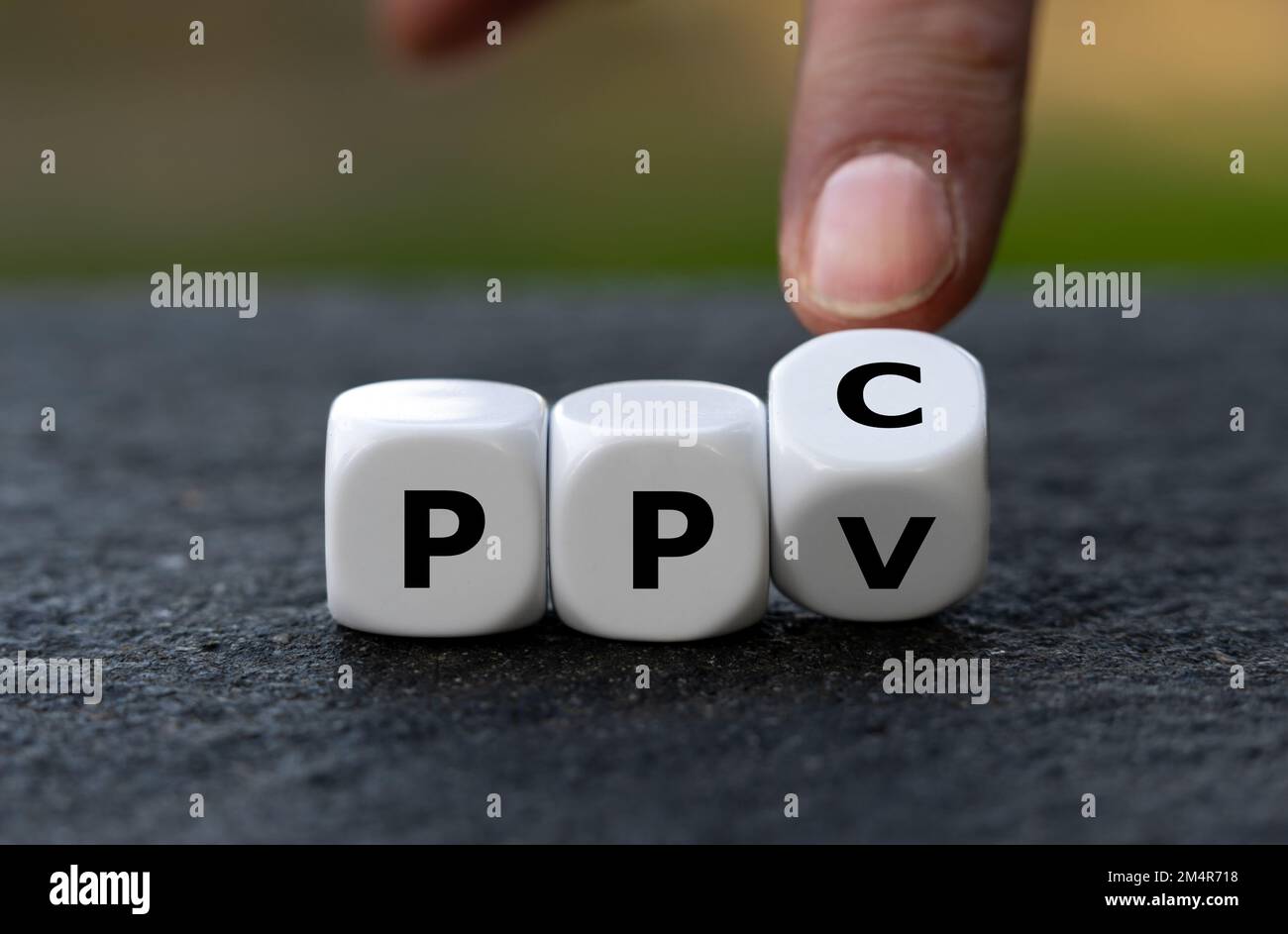 I dadi formano le espressioni PPV (pay per view) e PPV (pay per click). Foto Stock