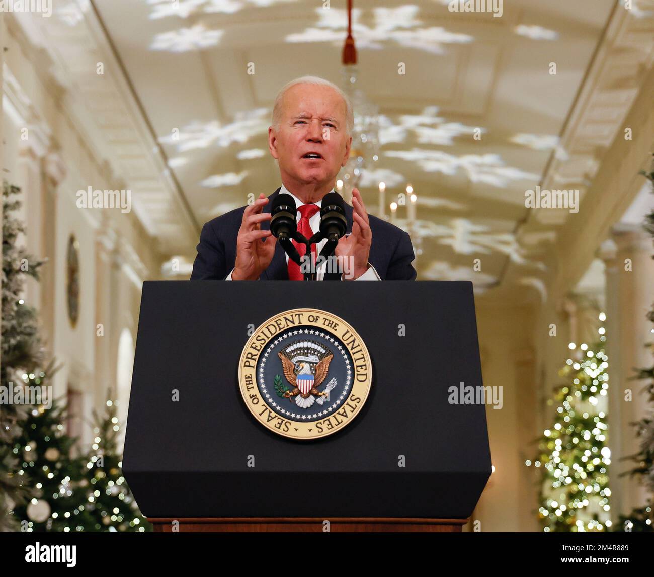 Washington, DC, Stati Uniti. 22nd Dec, 2022. Il presidente Joe Biden trasmette un messaggio di pace e di unità a tema di festa in vista del fine settimana di festa di Natale alla Casa Bianca il giovedì 22 dicembre 2022 a Washington, DC. Photo by Jemal Countess/UPI Credit: UPI/Alamy Live News Foto Stock