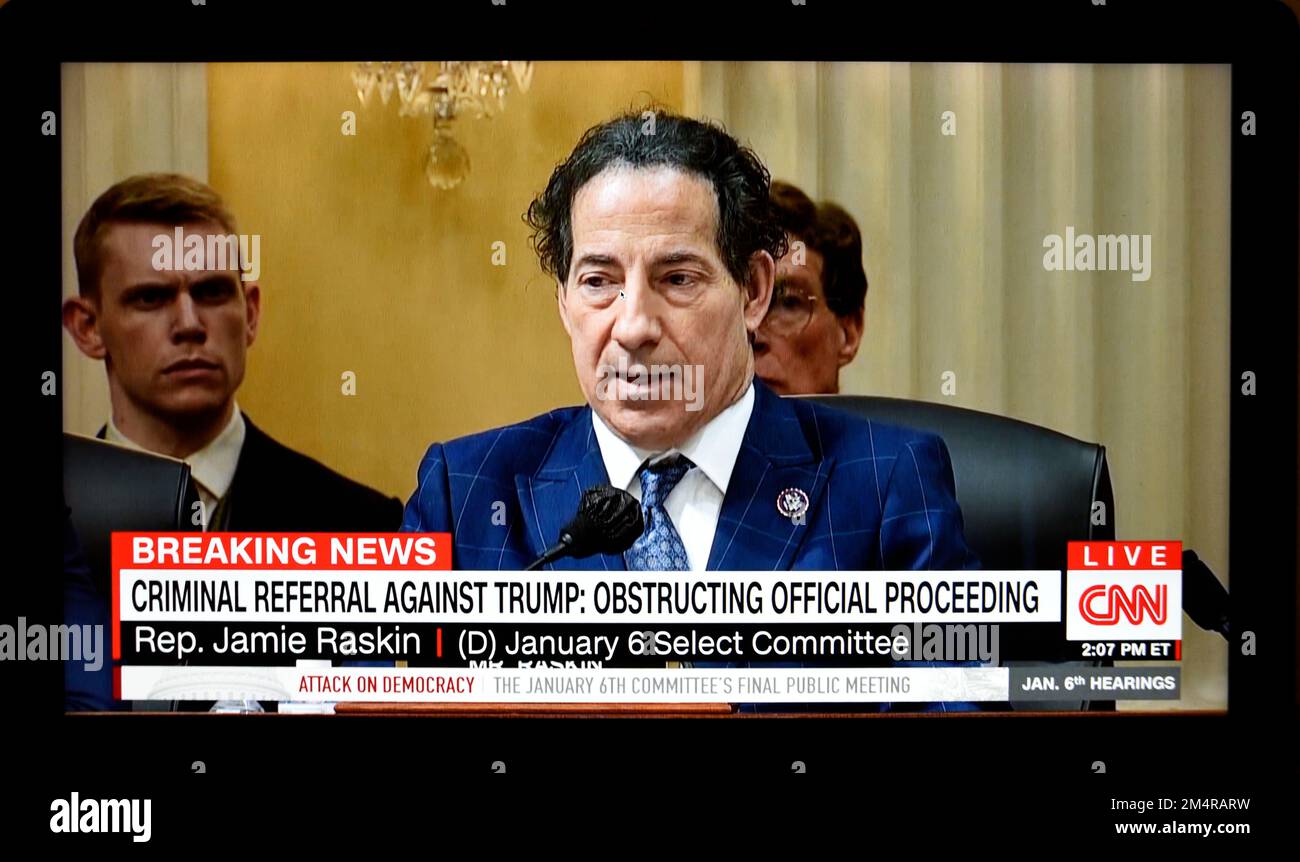 Uno schermo della CNN TV girato gennaio 6 membro del Comitato Jamie Raskin annuncio di rinvii criminali contro Donald Trump agli Stati Uniti Dipartimento di Giustizia. Foto Stock