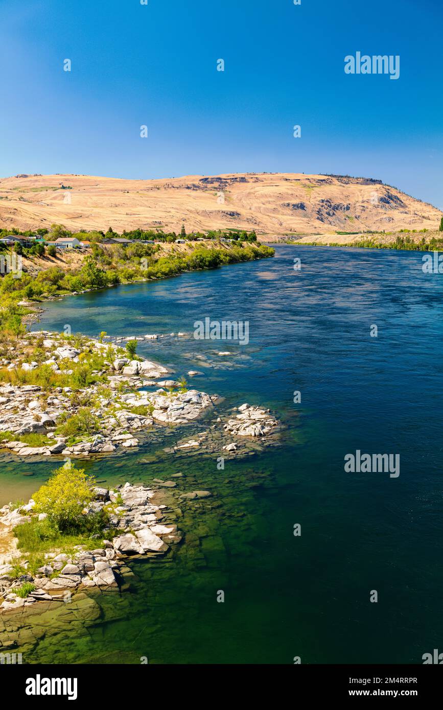 Columbia River, efflusso della diga di Chief Joseph; secondo maggiore produttore di energia idroelettrica negli Stati Uniti; stato di Washington; Stati Uniti Foto Stock