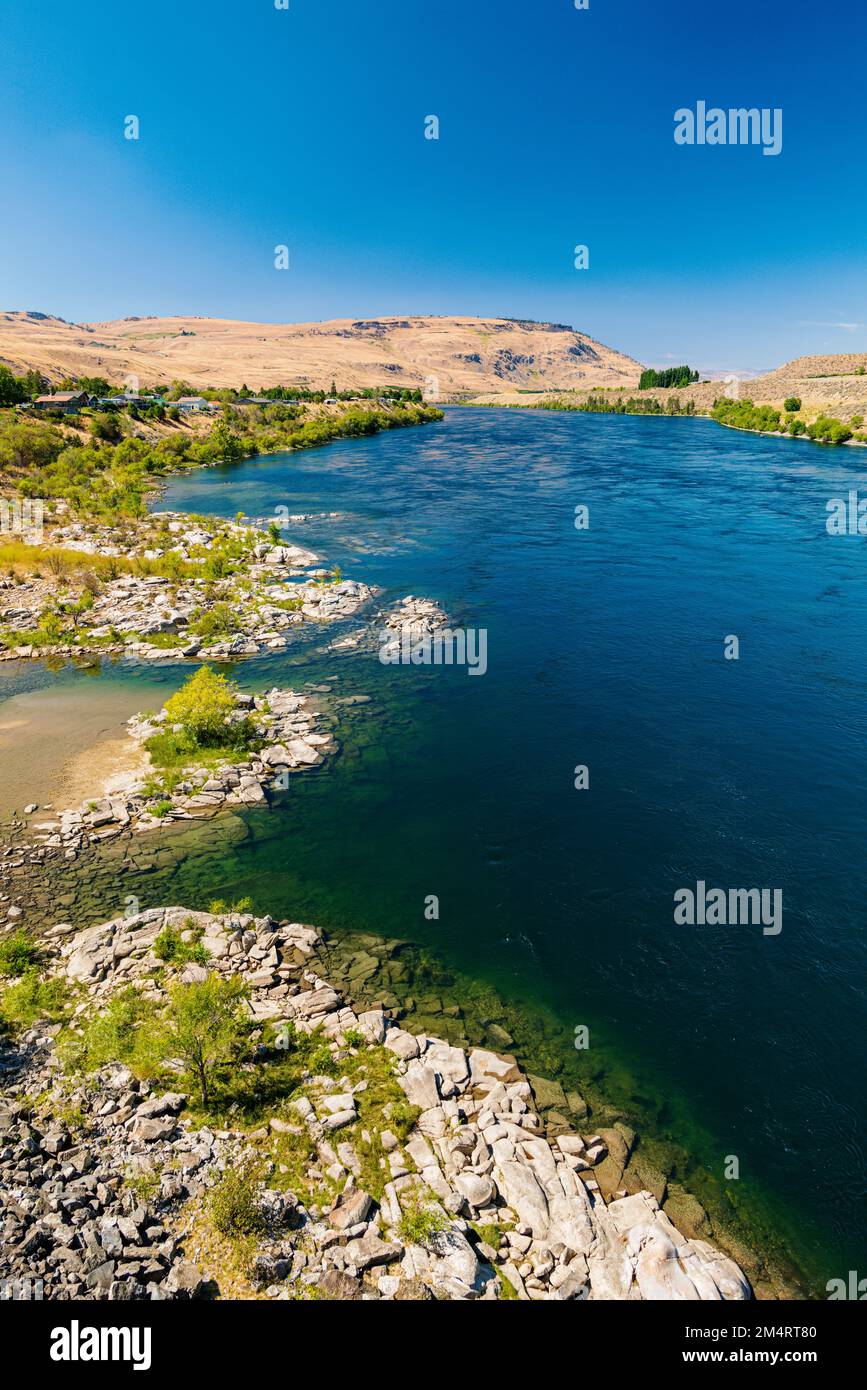 Columbia River, efflusso della diga di Chief Joseph; secondo maggiore produttore di energia idroelettrica negli Stati Uniti; stato di Washington; Stati Uniti Foto Stock
