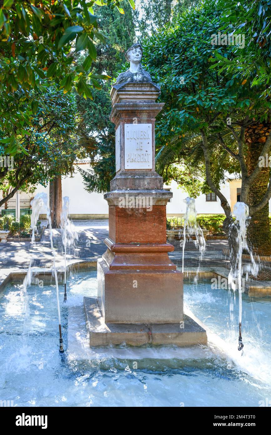 Fontana e monumento alla Duchessa di Parcent a Ronda, Spagna. Foto Stock