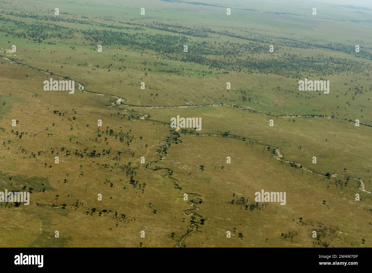 Veduta aerea del paesaggio tanzaniano tra Arusha e Serengeti, Tanzania Foto Stock