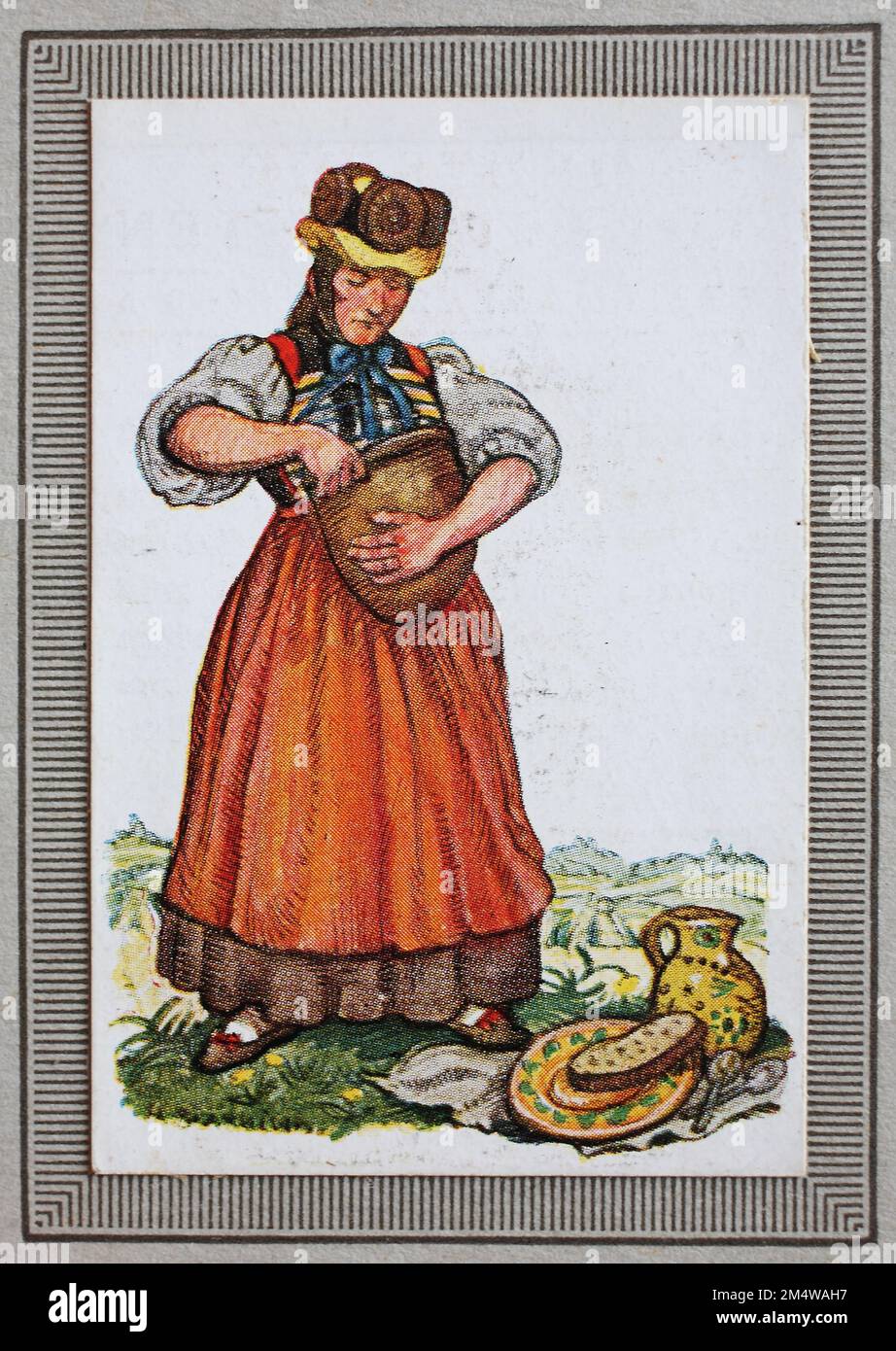 Trachten in Deutschland im 19. Jahrhundert, Süddeutschland, Frau, Bäuerin aus dem hohen Schwarzwald, Historisch, ristorante digitale Reproduktion von einem Sammelbild aus dem Jahre ca 1910 / Costumi tradizionali in Germania nel 19th ° secolo, Germania meridionale, donna, contadina dall'alta Foresta Nera, riproduzione storica, restaurata digitalmente da un'immagine di un collezionista da circa 1910 Foto Stock