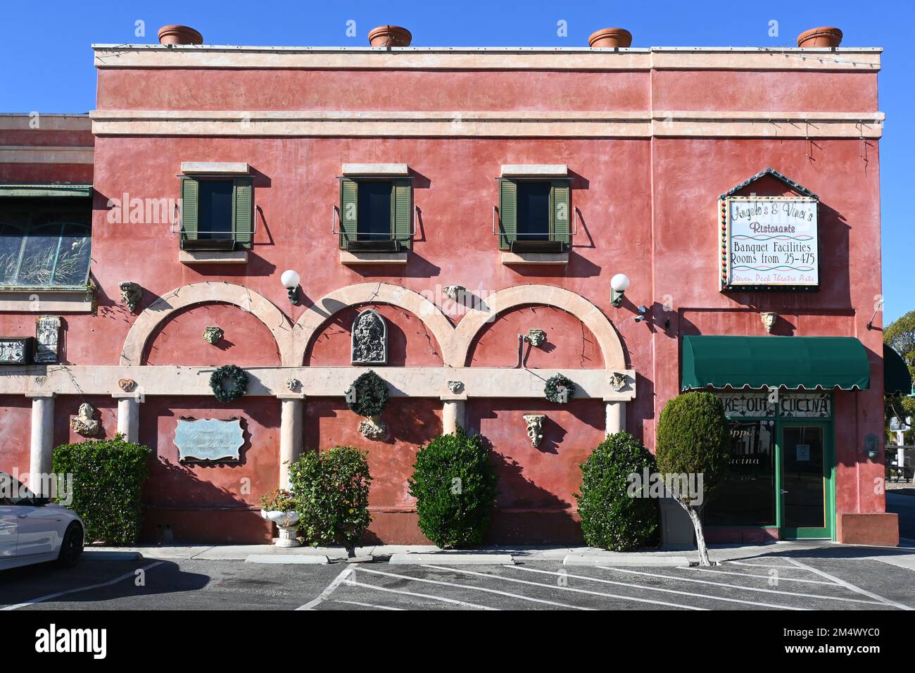 FULLERTON, CALIFORNIA - 21 dic 2022: Angelo's and Vinci's Ristorante, storico ristorante nel centro di Fullerton che offre un'ottima cucina italiana Foto Stock
