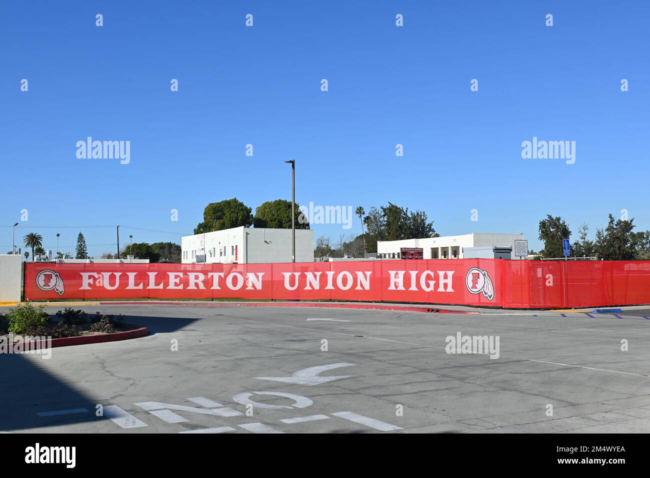 FULLERTON, CALIFORNIA - 21 DEC 2022: Fullerton Union High banner presso i campi sportivi nel campus della Fullerton Union High School, sede dell'India Foto Stock