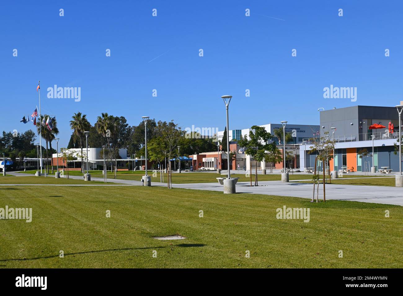 COSTA MESA, CALIFORNIA - 19 DEC 2022: Main Quad sul campus dell'Orange Coast College, OCC. Foto Stock