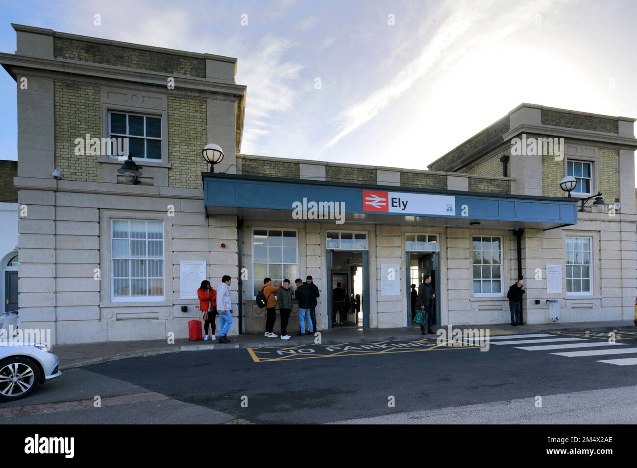 La facciata della stazione ferroviaria di Ely, Ely City, Cambridgeshire, Inghilterra Foto Stock