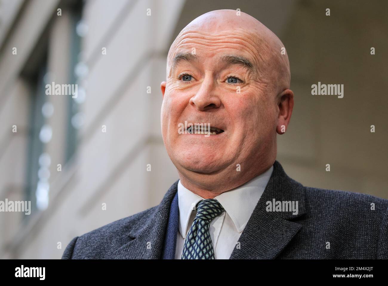 Mick Lynch Segretario Generale dell'Unione Nazionale dei lavoratori ferroviari, marittimi e dei trasporti (RMT) , primo piano, parlando Foto Stock