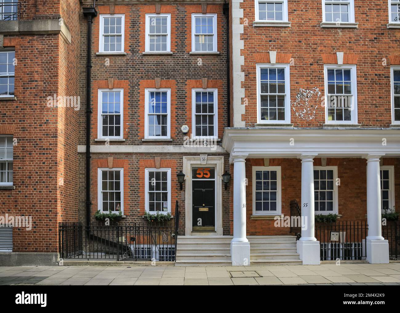 55 Tufton Street, vista esterna dell'edificio georgiano che ospita think tank e gruppi di lobby libertari a Westminster, Londra, Regno Unito Foto Stock