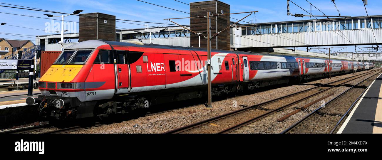 LNER 82211 treno TVP, East Coast Main Line Railway; Peterborough Station, Cambridgeshire, Inghilterra Foto Stock