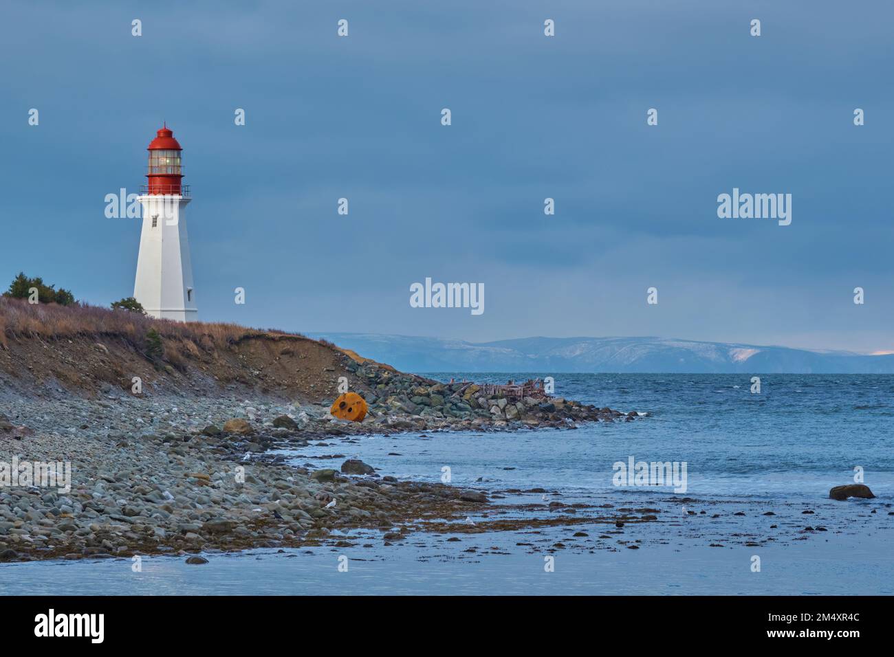 Il Faro di Low Point e' all'entrata del Porto di Sydney vicino a New Victoria Cape Breton Island Nova Scotia. Foto Stock