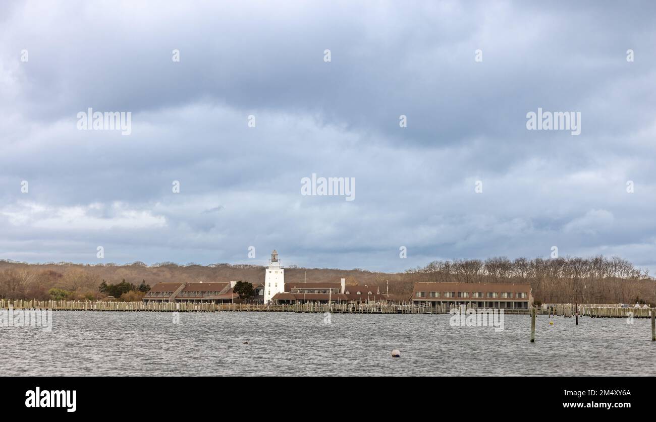 Paesaggio invernale di Gurney's Star Island Resort e porticciolo sul lago Montauk Foto Stock