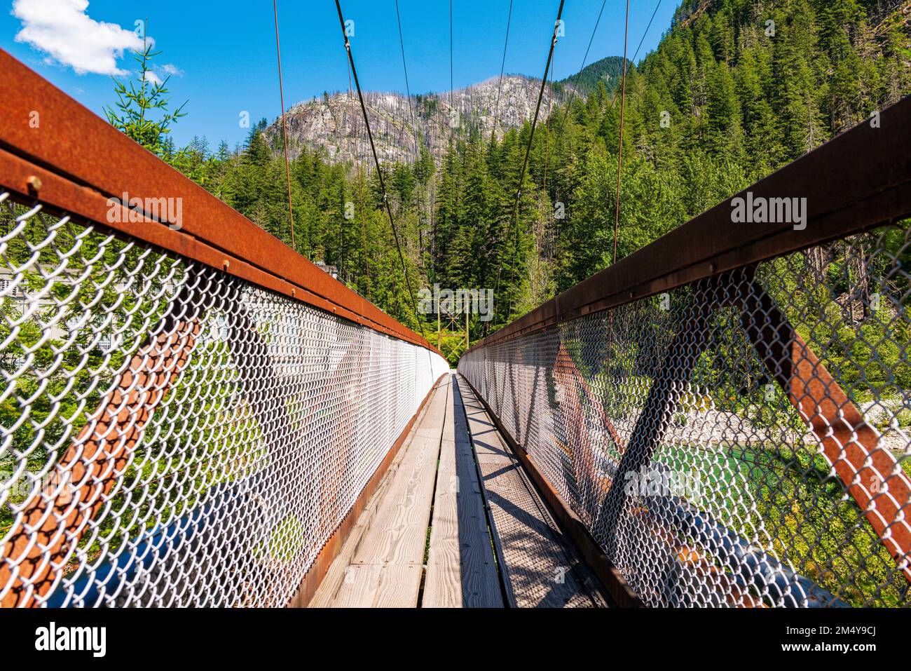 Ponte a piedi sul fiume Skagit; Gorge Dam; Skagit River; North Cascades National Park; Washington state: USA Foto Stock