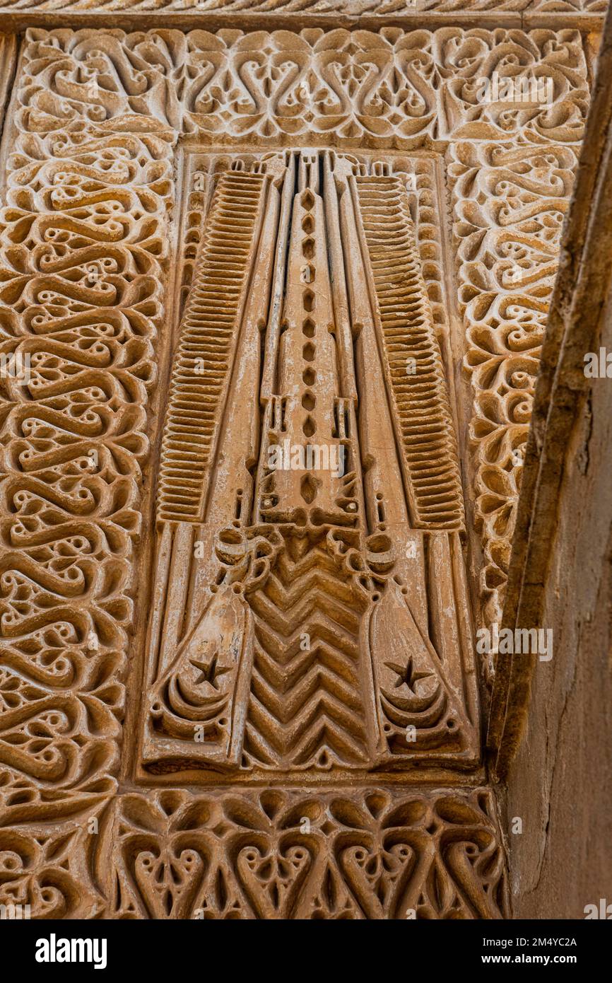 Dettaglio di opere d'arte in una bella vecchia casa mercantile, isole Farasan, Regno dell'Arabia Saudita Foto Stock