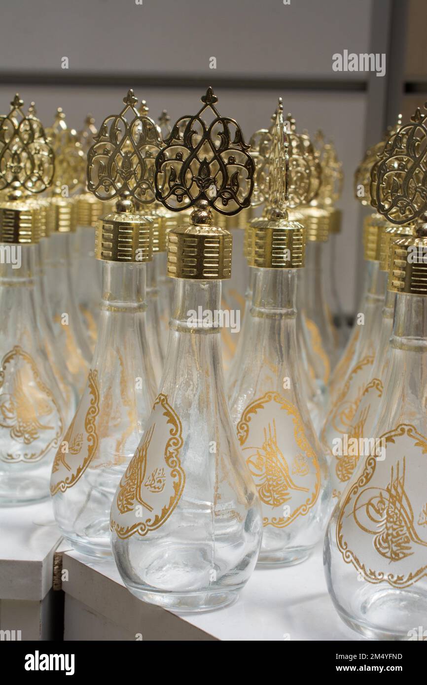 Set di bottiglie vuote e realizzato in stile ottomano Foto Stock