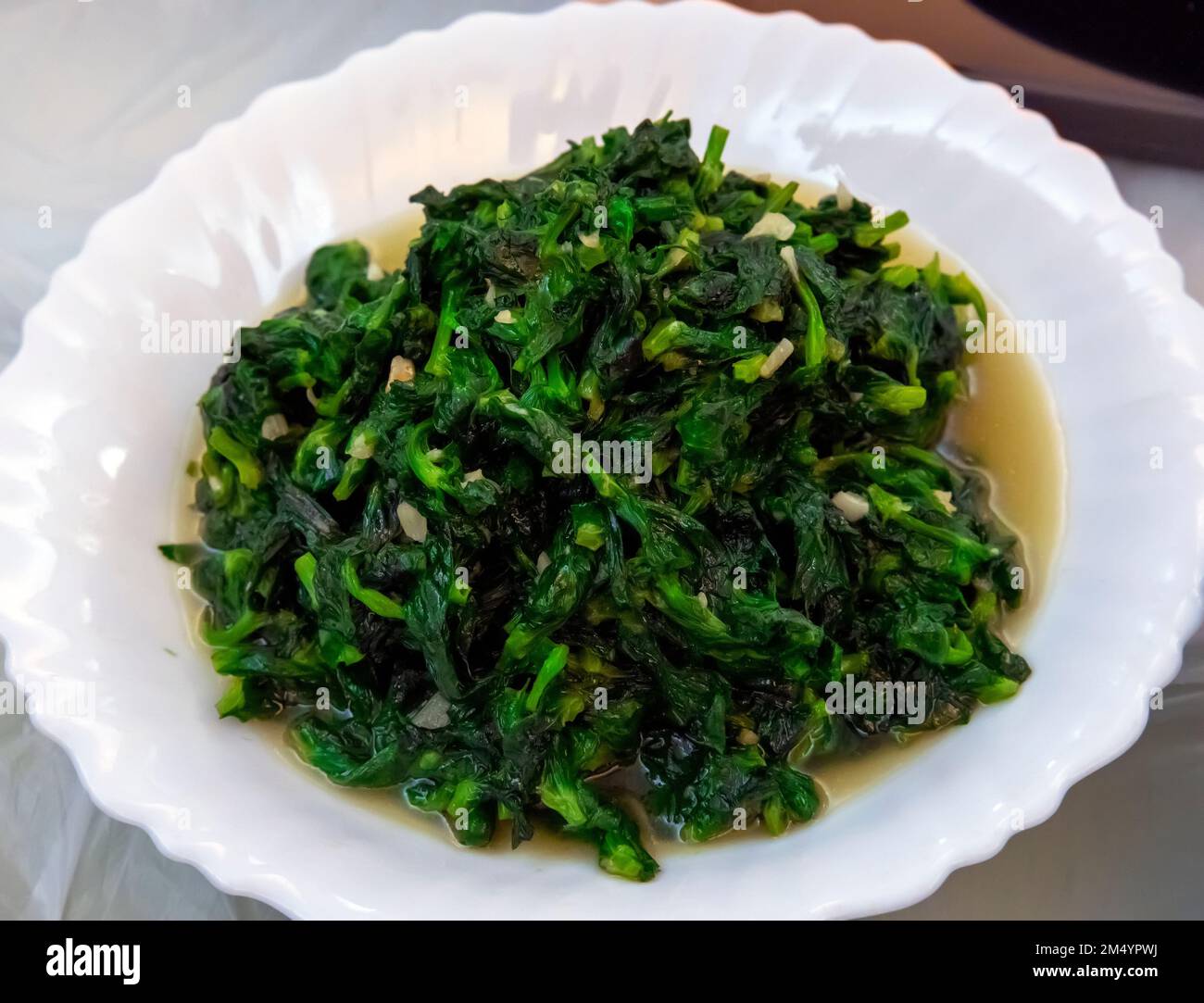 Ristorante cinese, Kale cinese anche conosciuto come broccoli, Hong Kong, Cina. Foto Stock