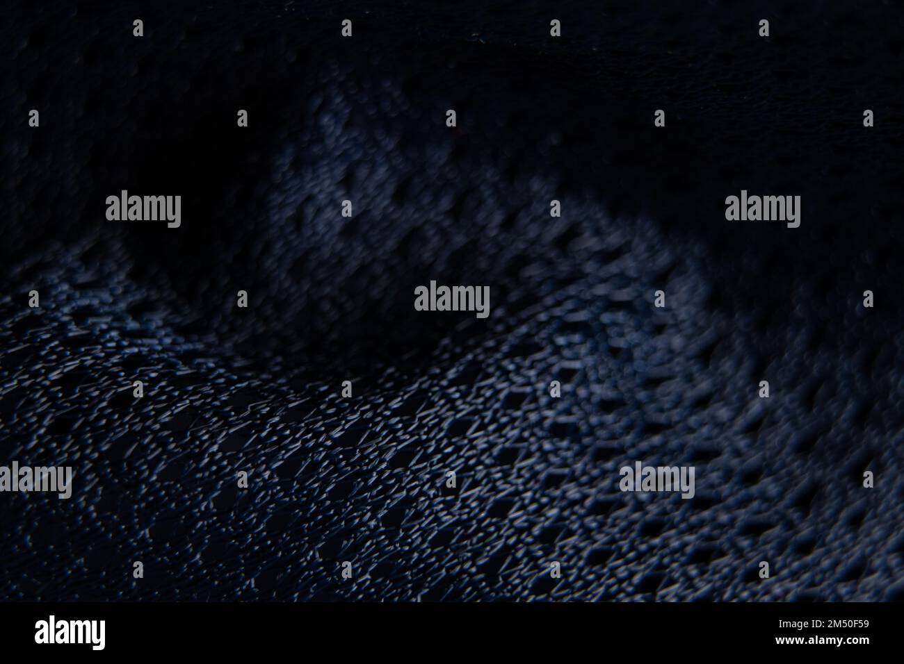 tessuto nero stropicciato come primo piano dello sfondo Foto Stock