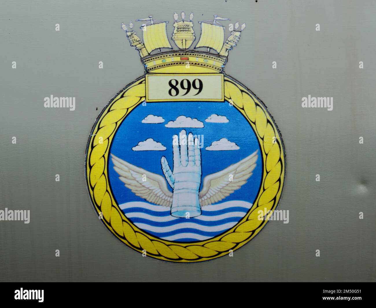 Emblema dello Squadrone aeronavale del 899 al Gatwick Aircraft Museum, Regno Unito Foto Stock