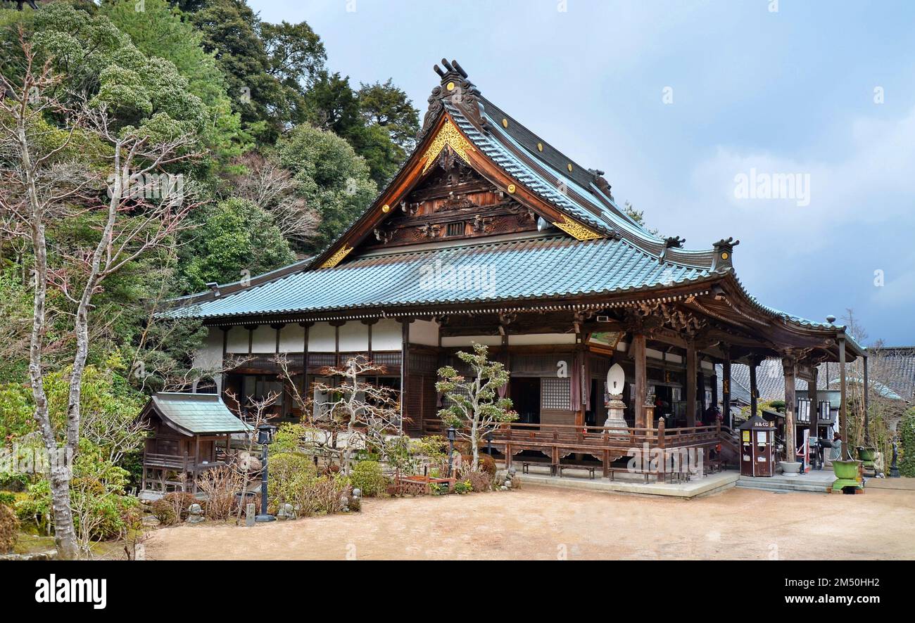 Daishō-in o Daisyō-in è uno storico complesso di templi giapponesi con molti santuari e statue sul Monte Misen, isola di Itsukushima, Giappone. Foto Stock